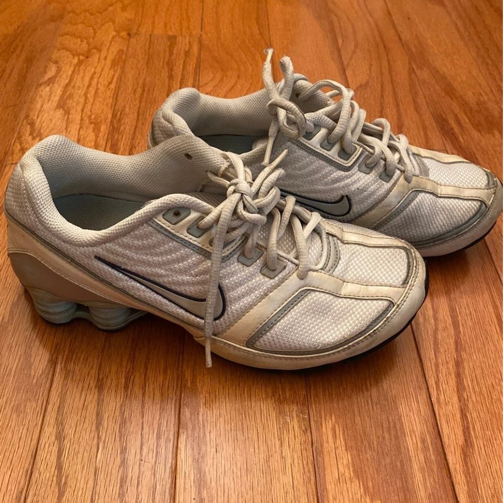 WOMENS Blue Nike Shox Size 7.5